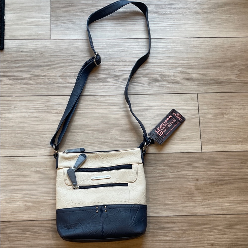 Stone Mountain Accessories Cream and navy blue Crossbody Bag